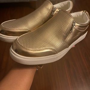 Slide on Sneaker w/side zipper